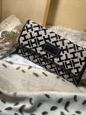 Tommy Hilfiger Black & Cream Geometric Woven Wallet